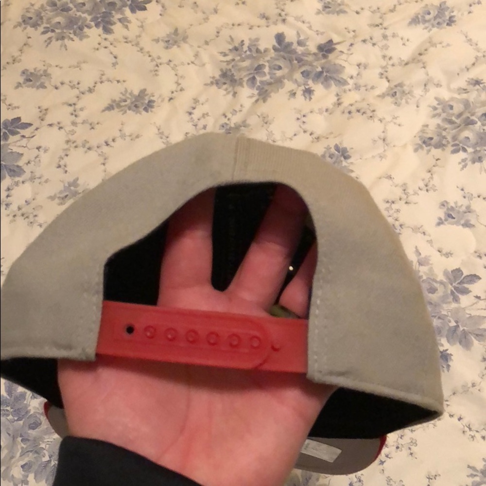 Hurricanes hat - Picture 3 of 6